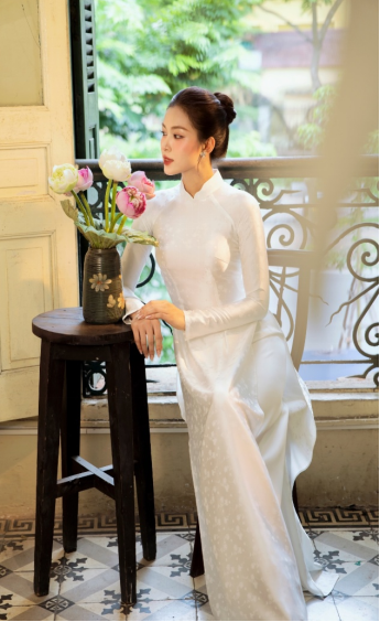 dáng ngồi áo dài